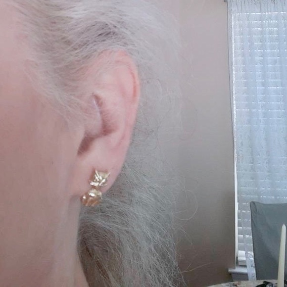 💲SALE💲 🎉3XHP!🎉  Solid 14K Yellow Gold Cat Earrings - Picture 6 of 6